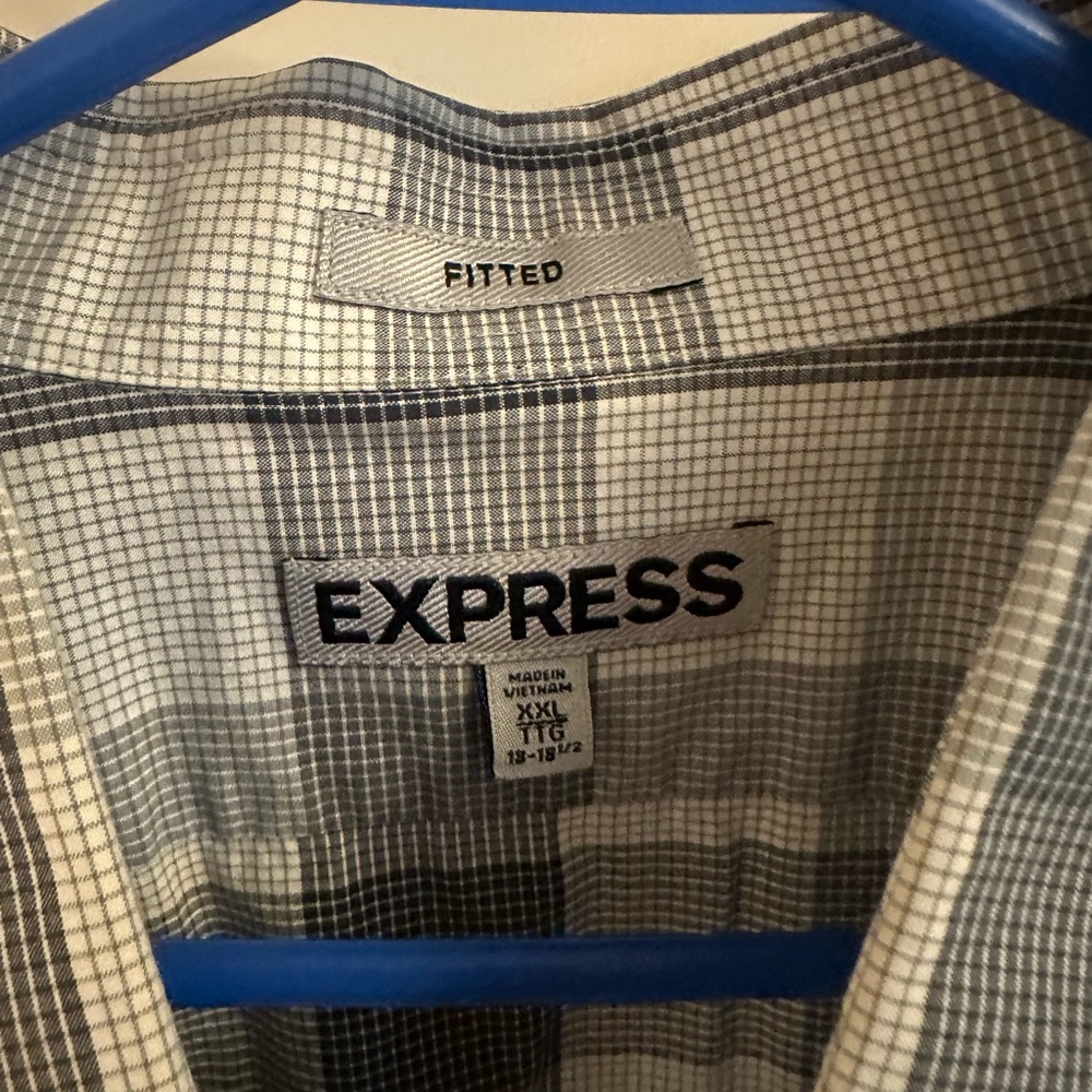 Express Gray Checkered Men's button down shirt - Picture 2 of 9